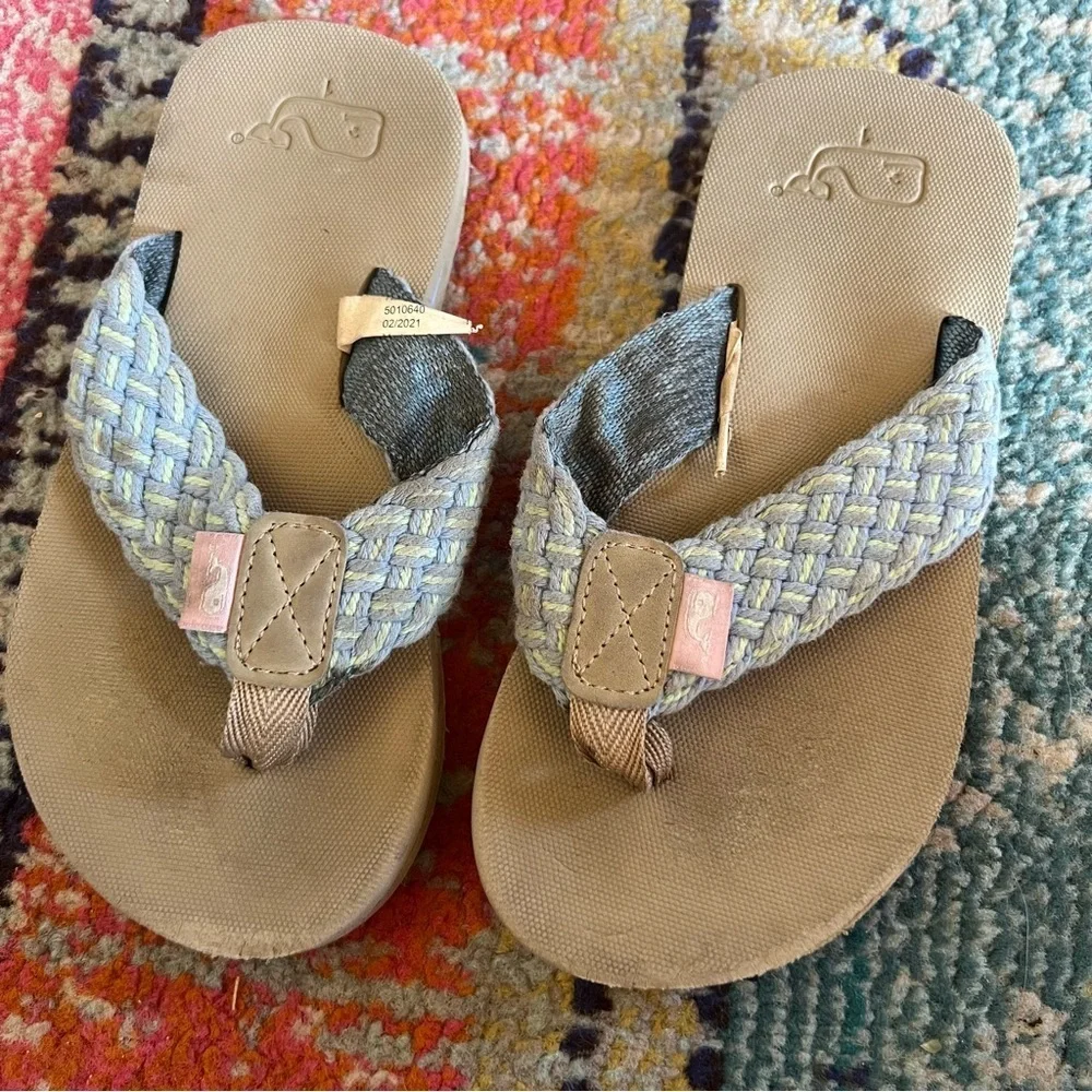 Vineyard vines Kids Blue and Tan Flip Flops size 1